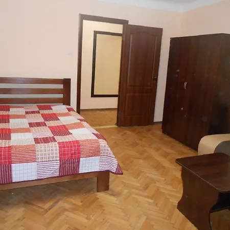 Διαμέρισμα в центрі на вулиці вірменській 12 є дві спальні двуспальні ліжка