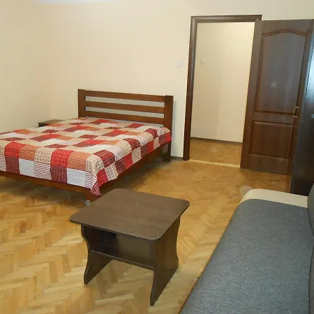 в центрі на вулиці вірменській 12 є дві спальні двуспальні ліжка Apartment *