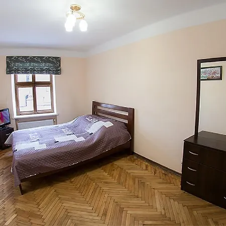 Apartamento в центрі на вулиці вірменській 12 є дві спальні двуспальні ліжка