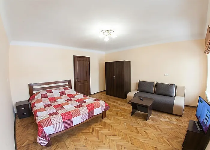 в центрі на вулиці вірменській 12 є дві спальні двуспальні ліжка * Leópolis