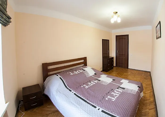 Apartamento в центрі на вулиці вірменській 12 є дві спальні двуспальні ліжка