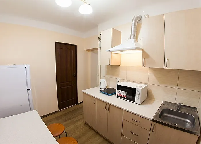 в центрі на вулиці вірменській 12 є дві спальні двуспальні ліжка * Lviv