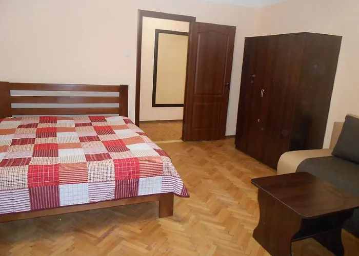 Daire в центрі на вулиці вірменській 12 є дві спальні двуспальні ліжка