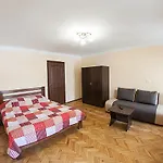 в центрі на вулиці вірменській 12 є дві спальні двуспальні ліжка * Lemberg