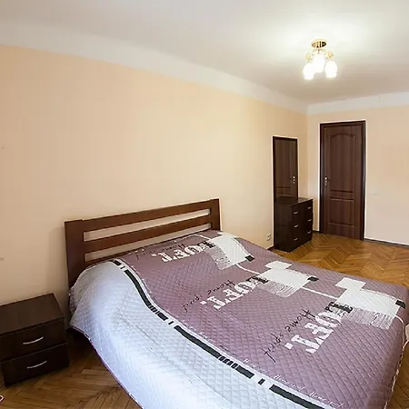Apartment в центрі на вулиці вірменській 12 є дві спальні двуспальні ліжка